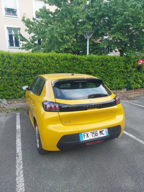 PEUGEOT 208 – Image 4