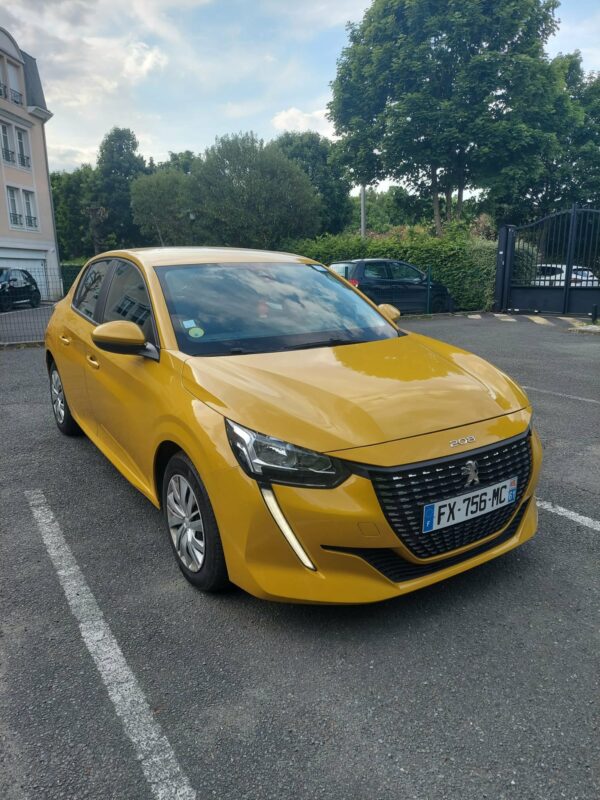 PEUGEOT 208