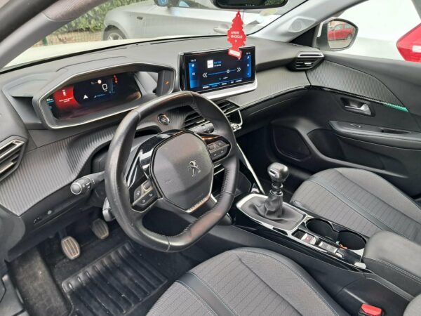 Peugeot 208 – Image 8